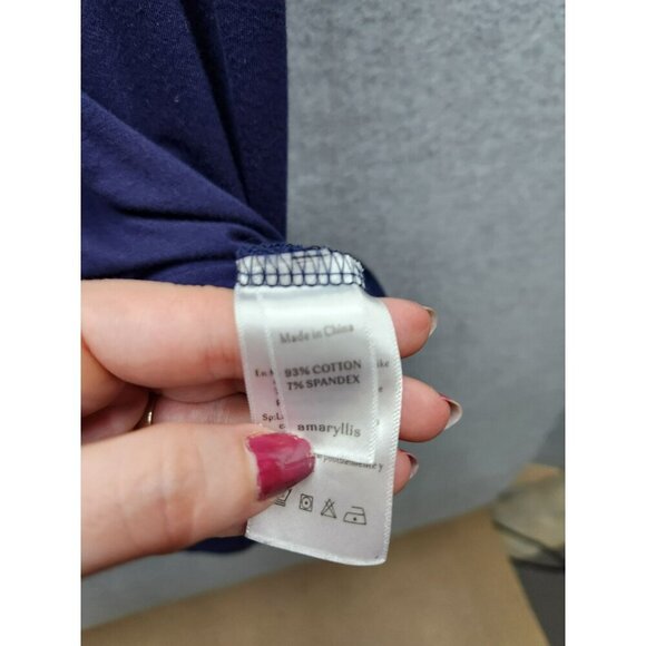 Navy Blue Amaryllis Embroidered Sleeveless Top Size 1X Cotton/Spandex Blend - Picture 4 of 7